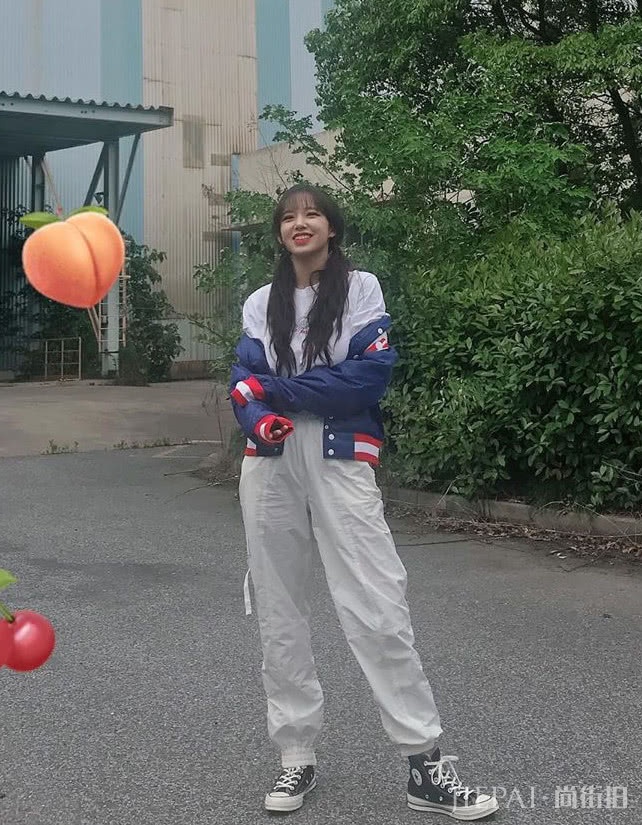 程潇把长裤塞进匡威鞋,显高10cm太时髦