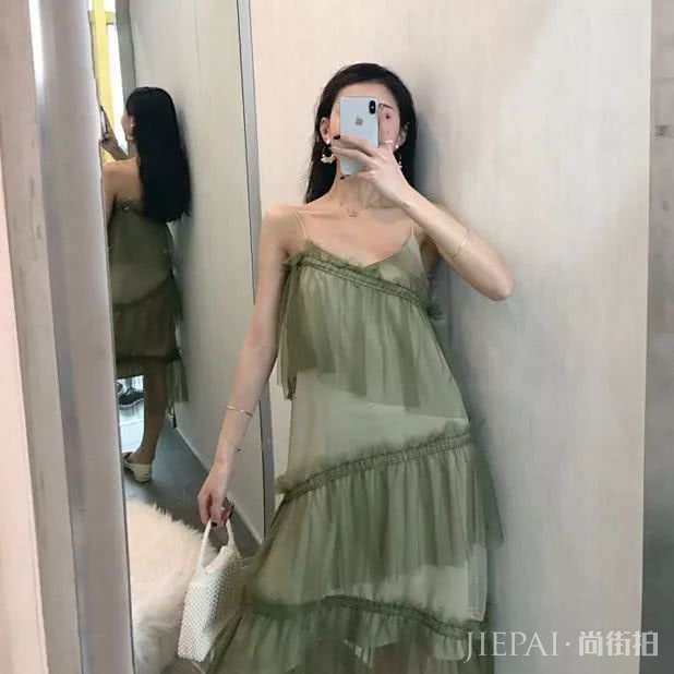 没错，这就是你想要的显白牛油果绿穿搭指南