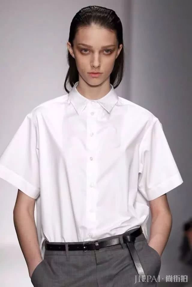 Veegee烟嗓很迷人？我却看中了她的“尖尖领”