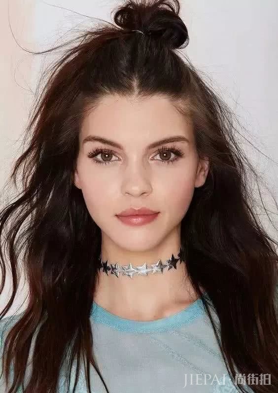 别说丸子头显脸大了，学lisa这么扎清爽时尚秒变女神！