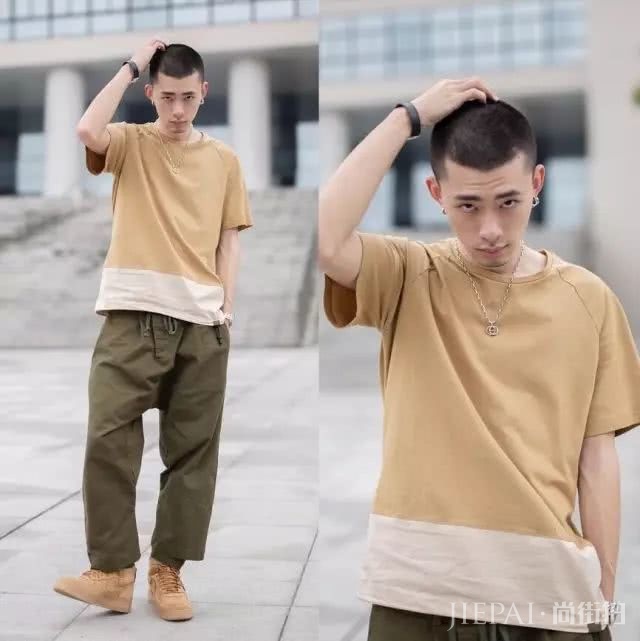 把Tee扎裤子里，不仅是显腿长