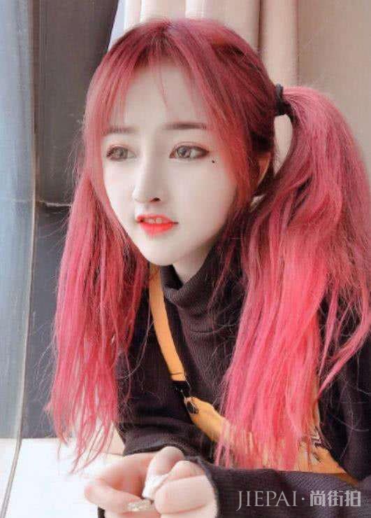 快手网红小仙女撞脸吴宣仪，离开滤镜后，网友：网红和明星的差距