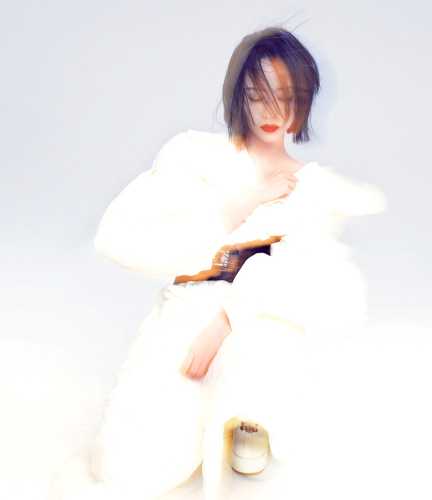 张靓颖换了短发，时尚干练又不失女人味