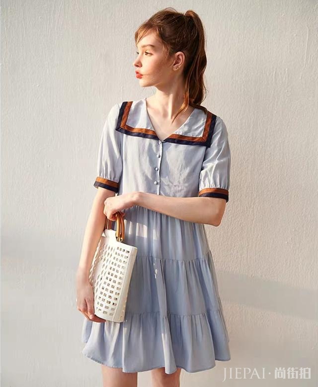 向经典致敬,海军领连衣裙让你风采迷人