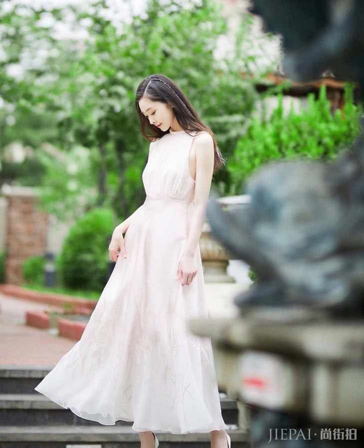 宋轶穿雪糕裙甜美吸睛,越长越美