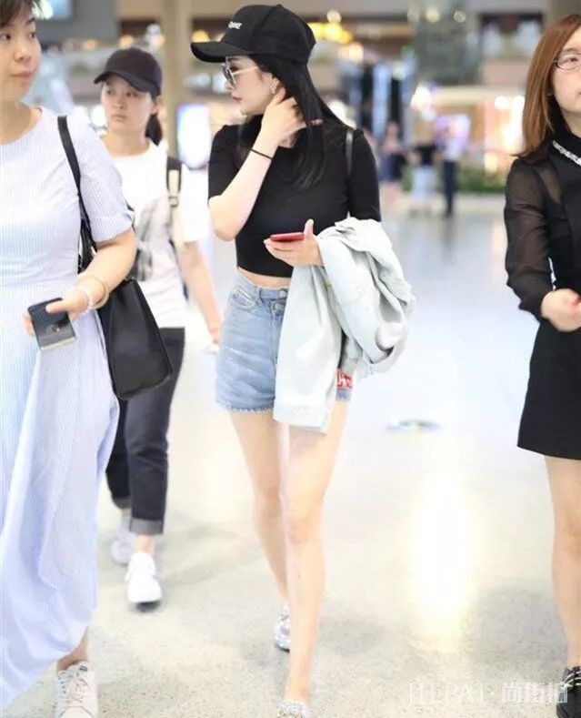 夏天露腿不好驾驶?试试这8种进阶式上衣搭配,帮你练成腿精