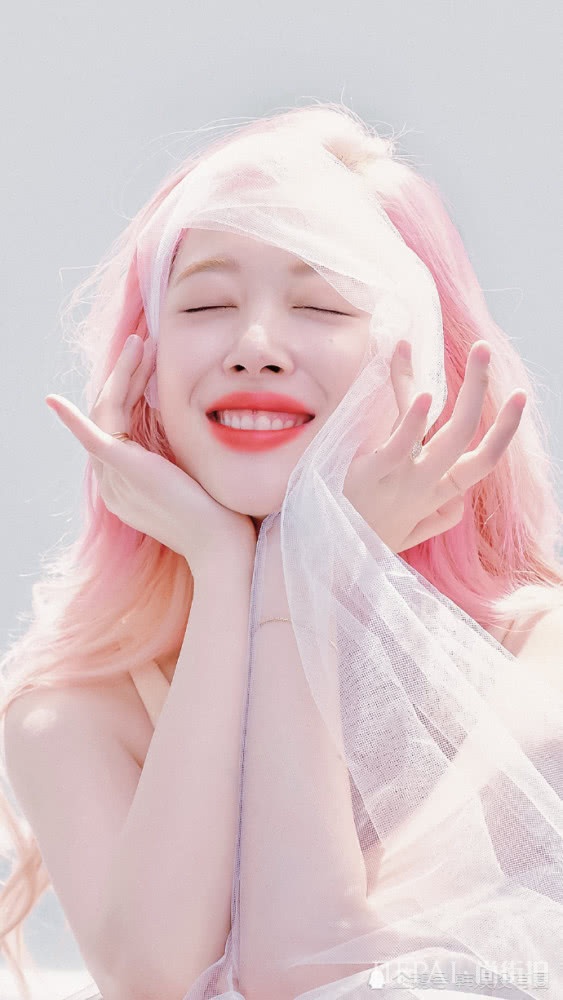 令女生心动的女人?崔雪莉“蜜桃画报”成为话题