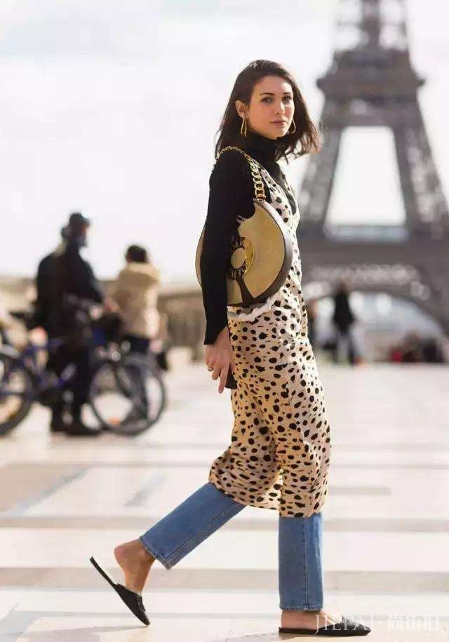 夏天穿凉鞋有晒痕,换上穆勒鞋舒适凉爽显气质