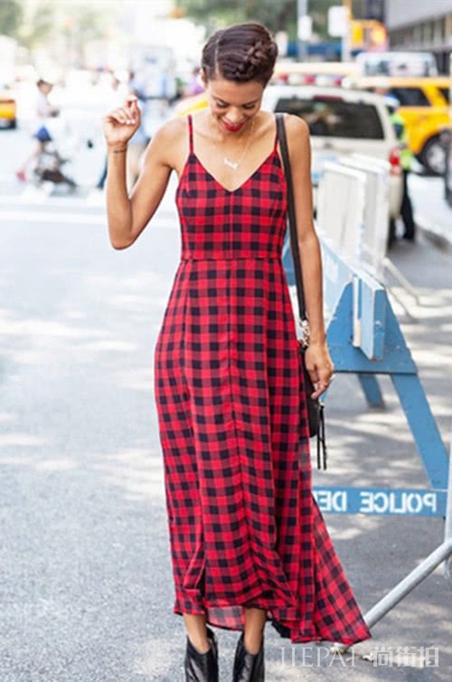 夏日红色格子裙，摆脱土气和廉价感，打造你的复古英伦风