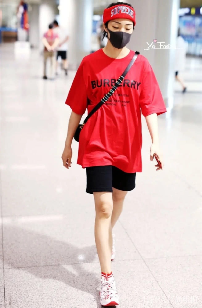 火箭少女集体现身机场，11套造型各有风格到底谁更有范？