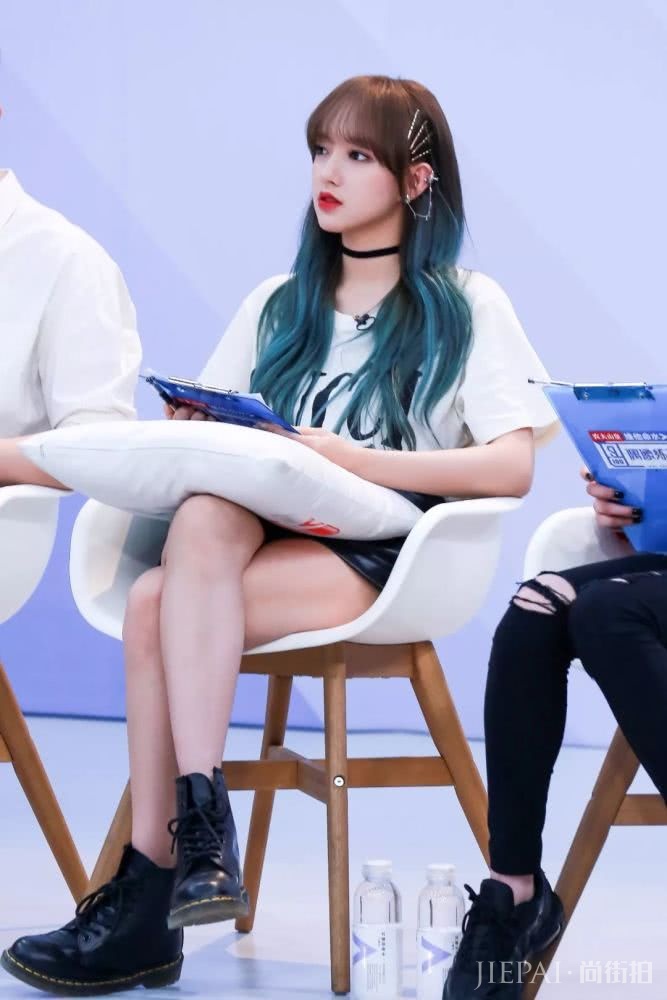 程潇紫色头发又上热搜啦？Tony老师麻烦染一下