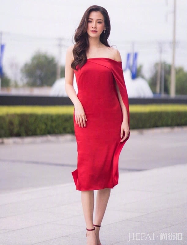 《初恋这件小事》女主角小水，泰星吕爱惠时尚造型颜值在线