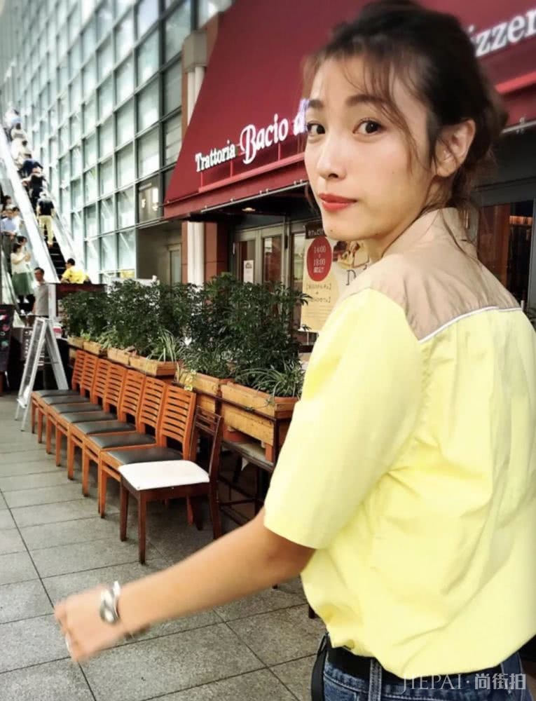 夏天别只穿莫兰迪了，今年水果色才是夏季打开的正确方式