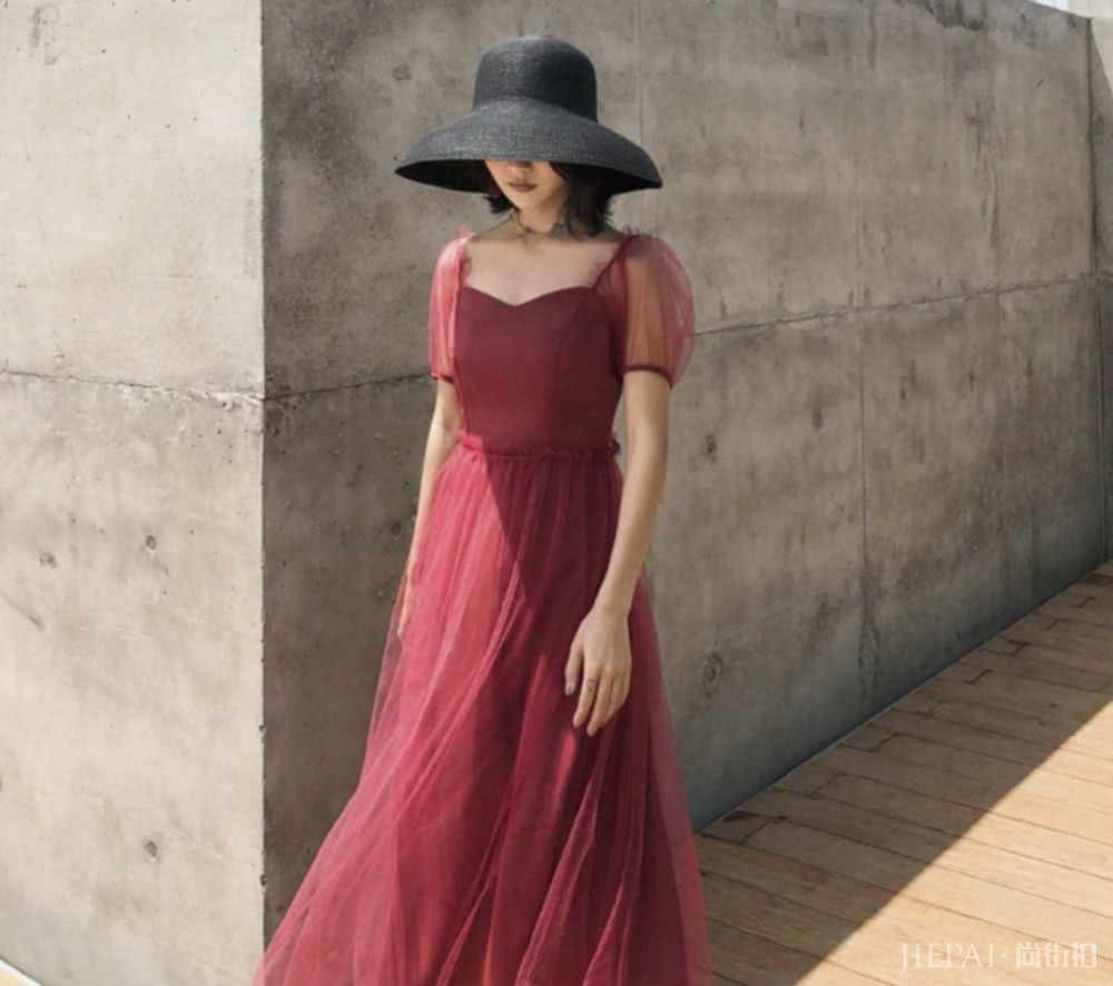 这个夏季最撩人的10条红色连衣裙,当代王祖贤就靠它们了
