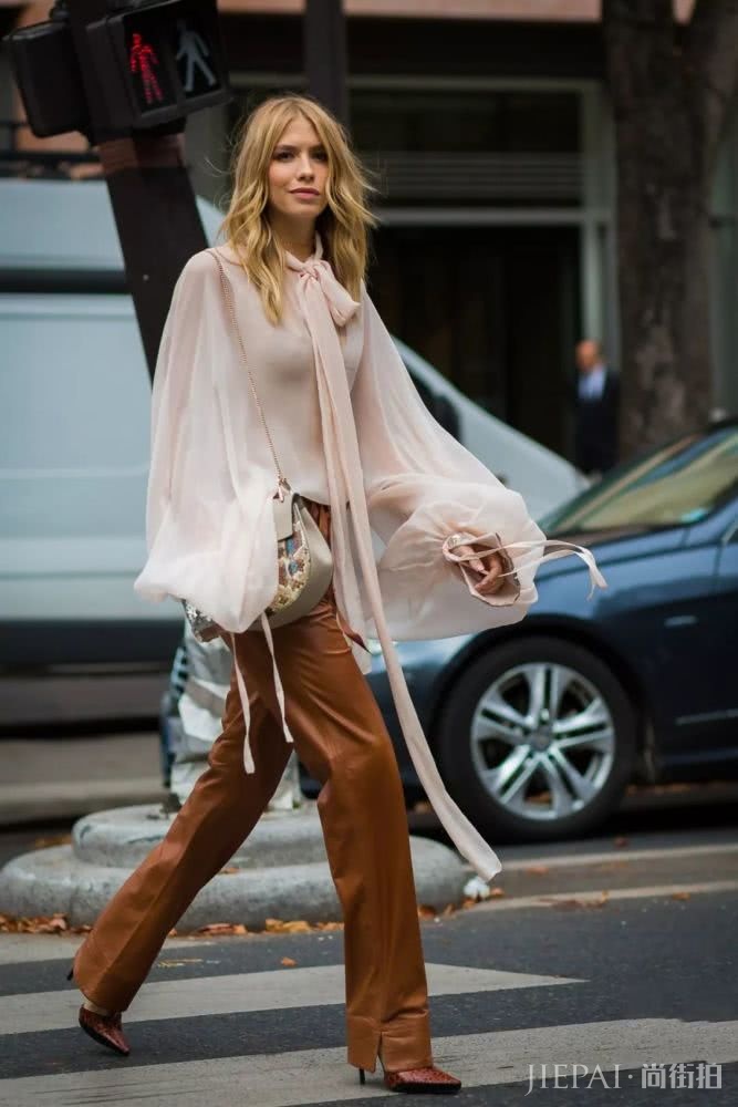 欧美街拍 阔腿裤穿不好罪魁祸首可能因为这五双鞋