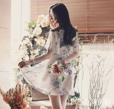 连衣裙夏季必不可少,出游上班都能穿