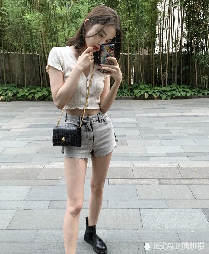 古力娜扎私服照被疯传，谁注意到她腿长？这腿我P都不敢这样P