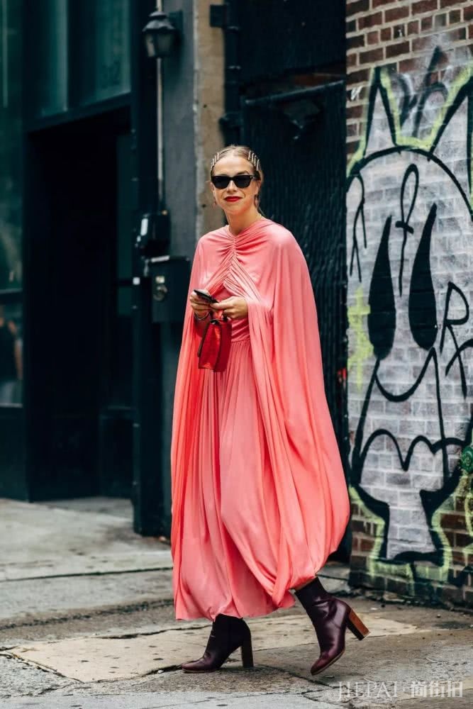 欧美街拍 你看到的粉色其实是一颗少女心