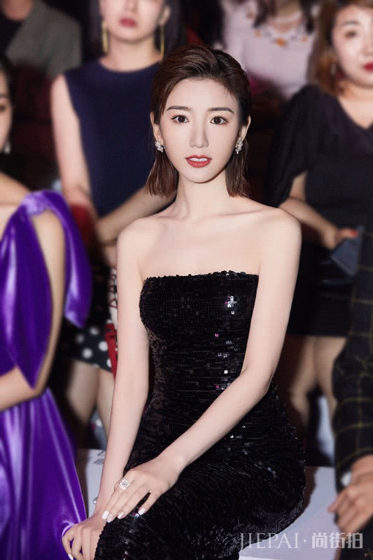 同样的发型，毛晓彤打理出的8款发型适合各种场合