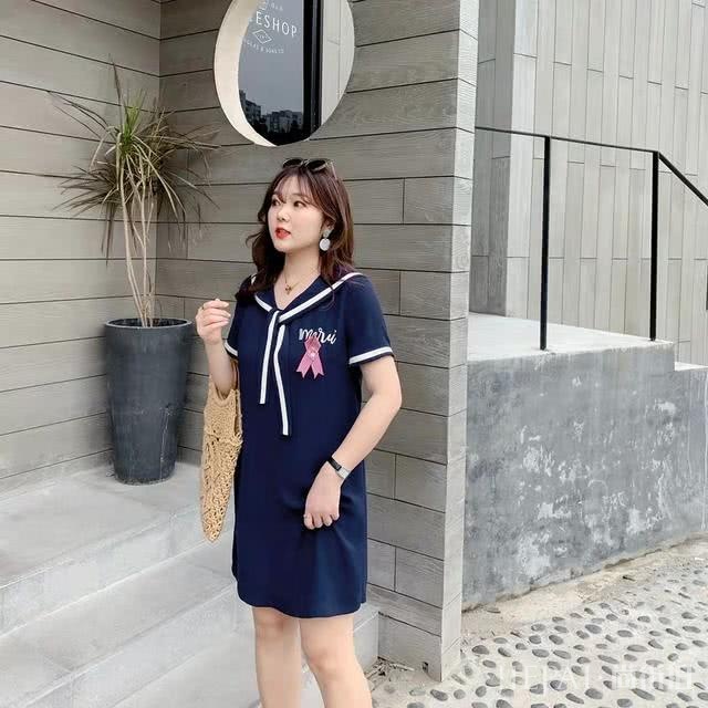 向经典致敬,海军领连衣裙让你风采迷人