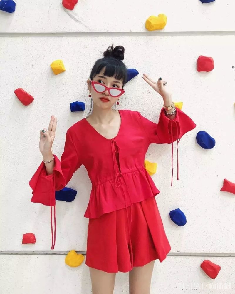 这个夏天给世界一点颜色？快来学这些色彩穿搭法则吧