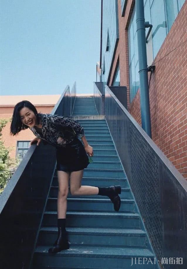 夏天学刘雯穿黑皮靴，初秋天气穿潮范十足
