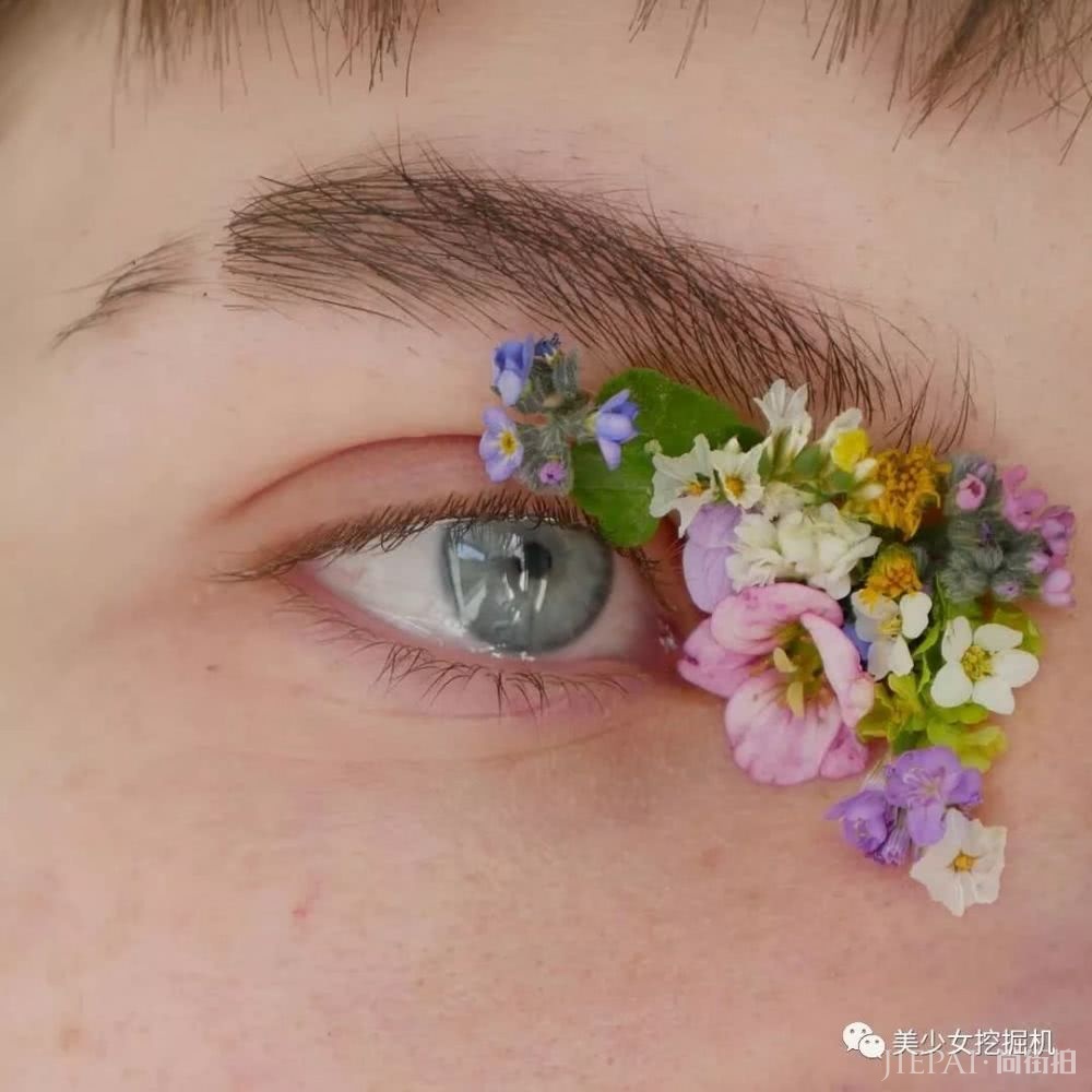 长着一张精灵脸的俄罗斯少女,都拜倒在她的彩虹眼影和神仙发色