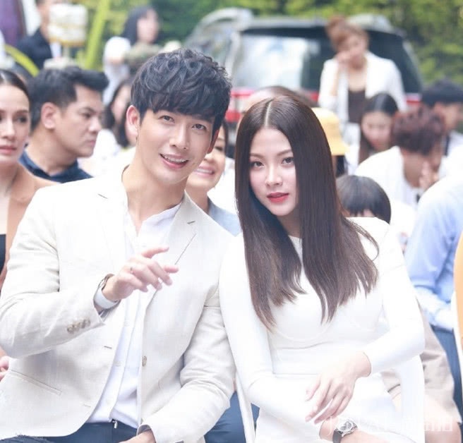 《初恋这件小事》女主角小水，泰星吕爱惠时尚造型颜值在线