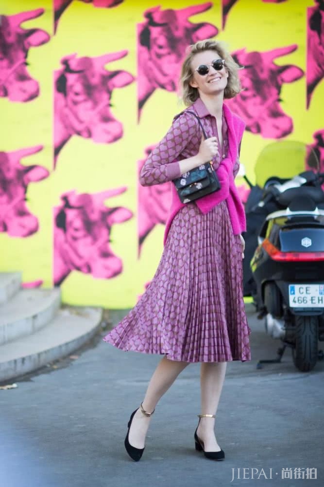 一条连衣裙解锁夏日N种时髦搭配