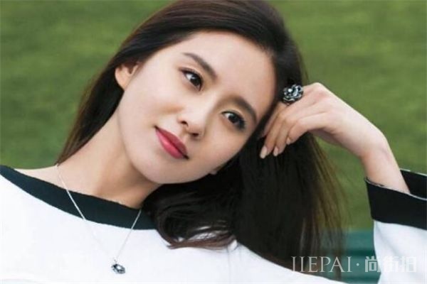 娱乐圈耐看的4位女星,赵丽颖可爱,图4真的好美