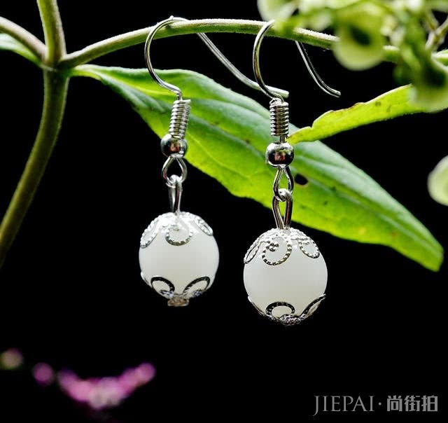 不同款式的耳坠应该怎么选?基础款清新款夸张款,点亮你的风格