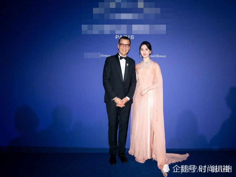 刘亦菲穿裸粉纱裙高级大气，不愧是娱乐圈中的极品美貌