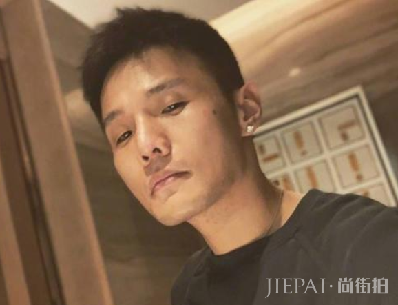 李荣浩闭麦王力宏,让那英感到害怕,以前的选手今天是导师了