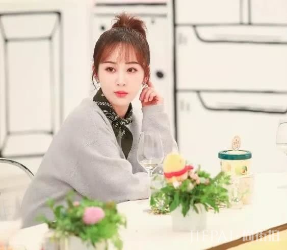 夏天该弄一个什么样的发型才能又美又凉快？