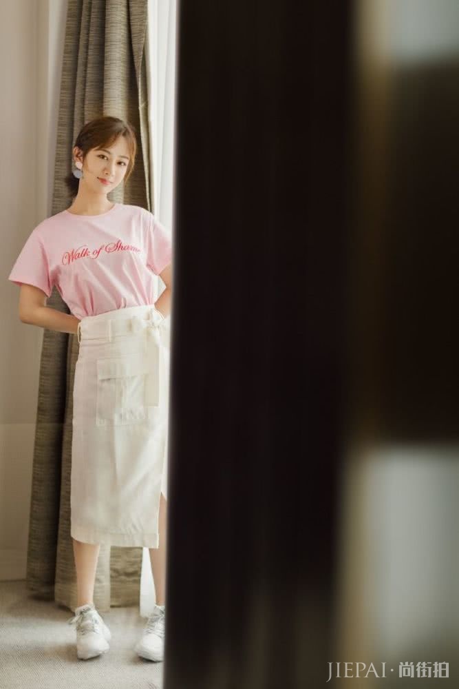杨紫穿“花臂衫”顶贝雷帽,效果简直A到爆