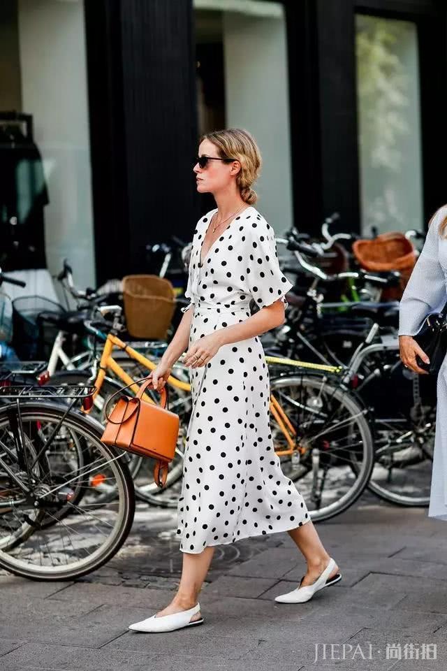 裹身连衣裙配这5种鞋穿,彰显夏日气息