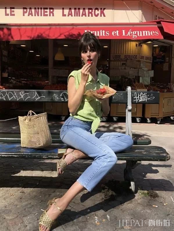 泫雅、Lisa都爱的显白牛油果色，谁穿谁美