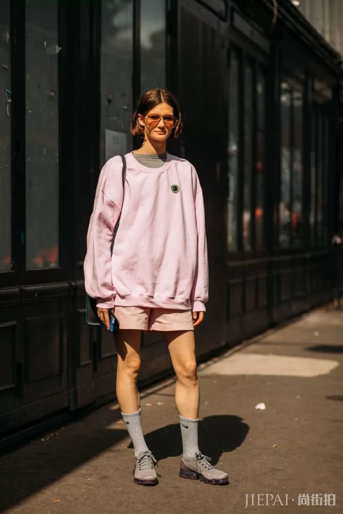 欧美街拍 你看到的粉色其实是一颗少女心