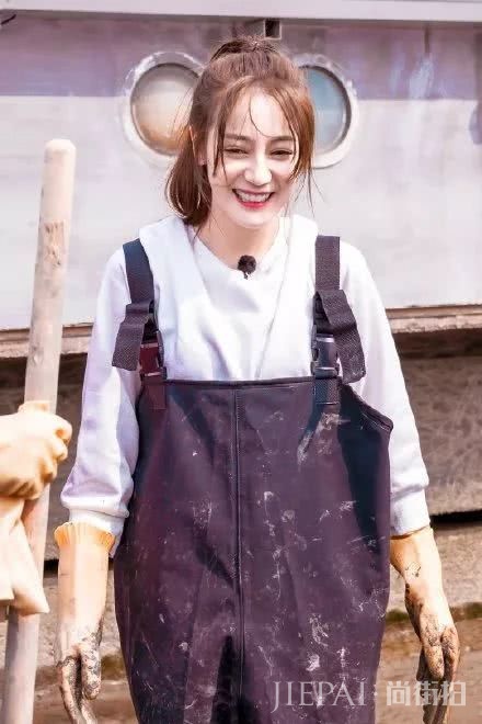 还学不会用刘海修饰脸型?带你解锁正确打开方式,剪出巴掌脸