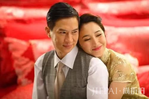 港剧一姐嫁龙套小伙，将丈夫捧为影帝被宠成公主，最具慧眼的天后