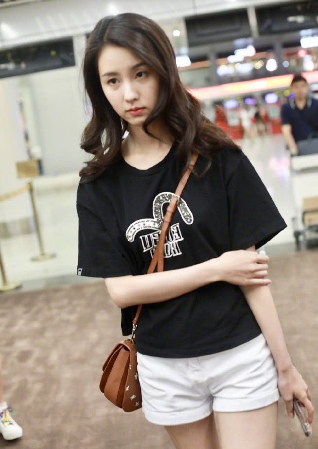 素颜亮相的陈都灵，颜值确实耐打