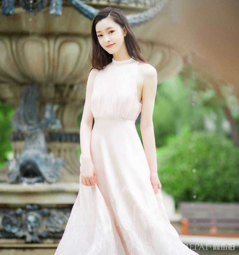 宋轶穿雪糕裙甜美吸睛,越长越美