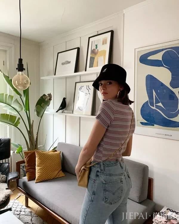 没其他原因，这位法国时尚博主穿衣好看全是因为“颜美人瘦”四个字