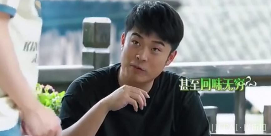 陈赫是张子枫舅舅?随后偷吃狗粮停不下来,赞不绝口被何炅发现