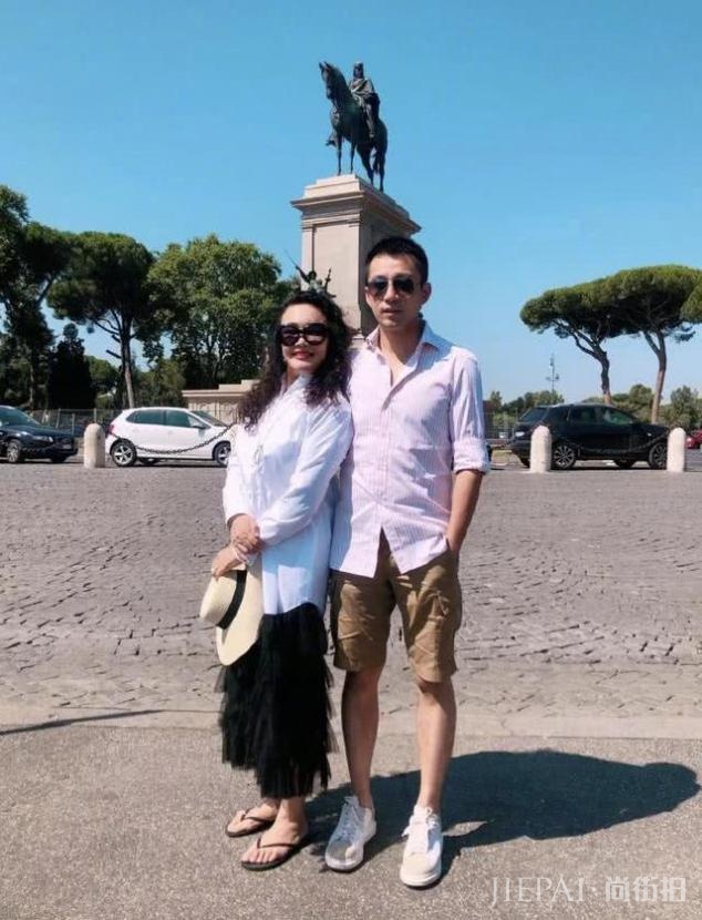 汪小菲一家国外旅行,与大S另类秀恩爱,女儿已长高到爸爸的腰间