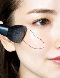 夏天这么热化什么妆好看呢？来个清新甜美妆如何