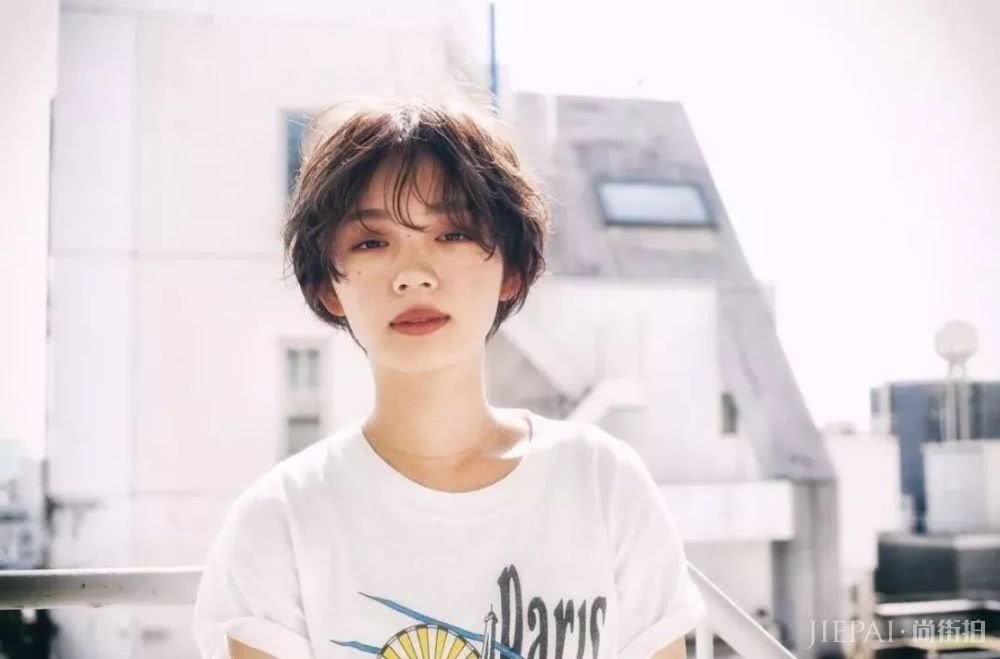 短发卷一点更好看,最显脸小的“短卷发”看这里