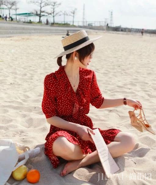 裹身连衣裙配这5种鞋穿,彰显夏日气息