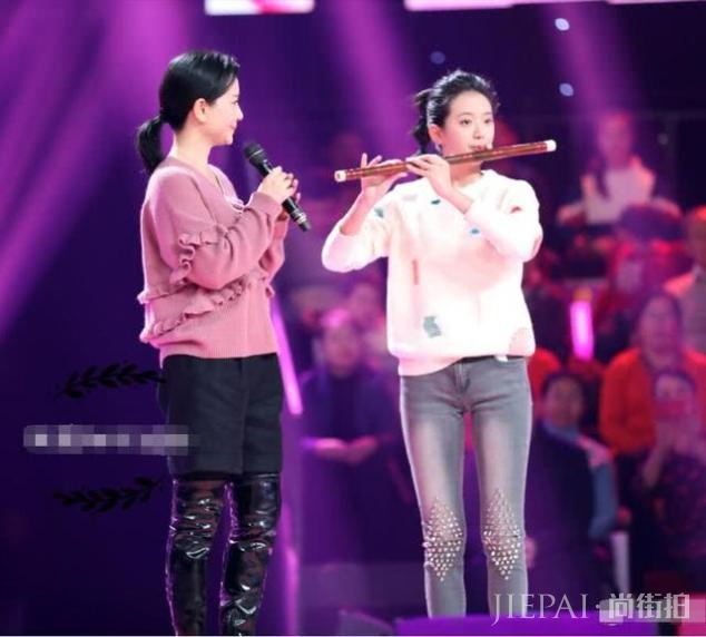 陶慧敏与20岁女儿同框,穿亲子装宛若姐妹,温婉清秀比母亲还美