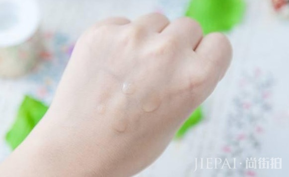 当皮肤有了这三个问题,别忽视,说明你该使用精华来护肤了